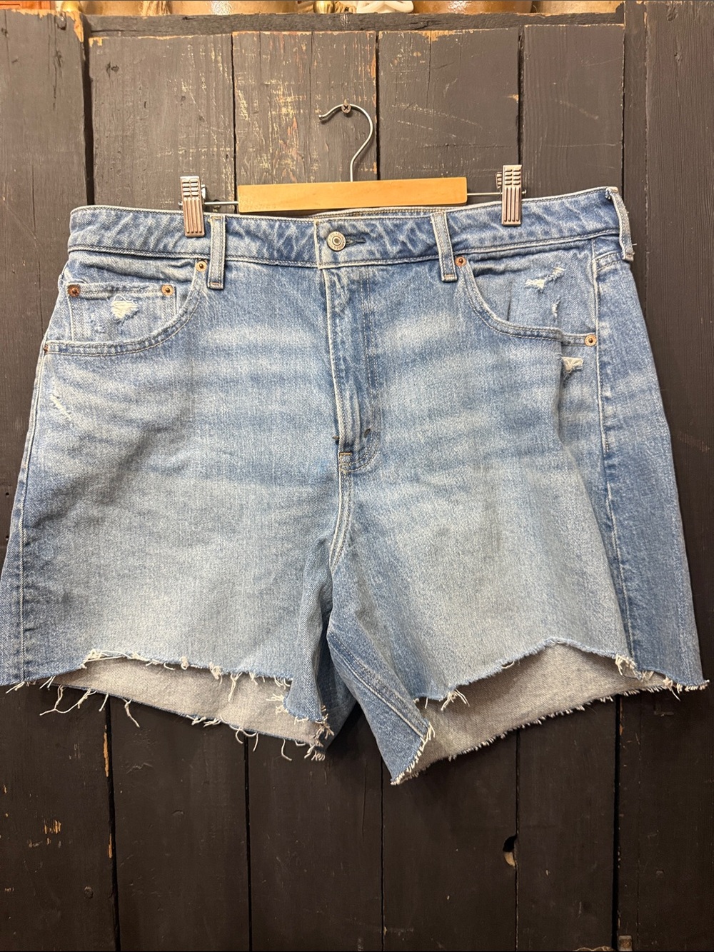 NWT Abercrombie & Fitch Curve Love High Rise Dad Shorts Light Wash 33 / 16